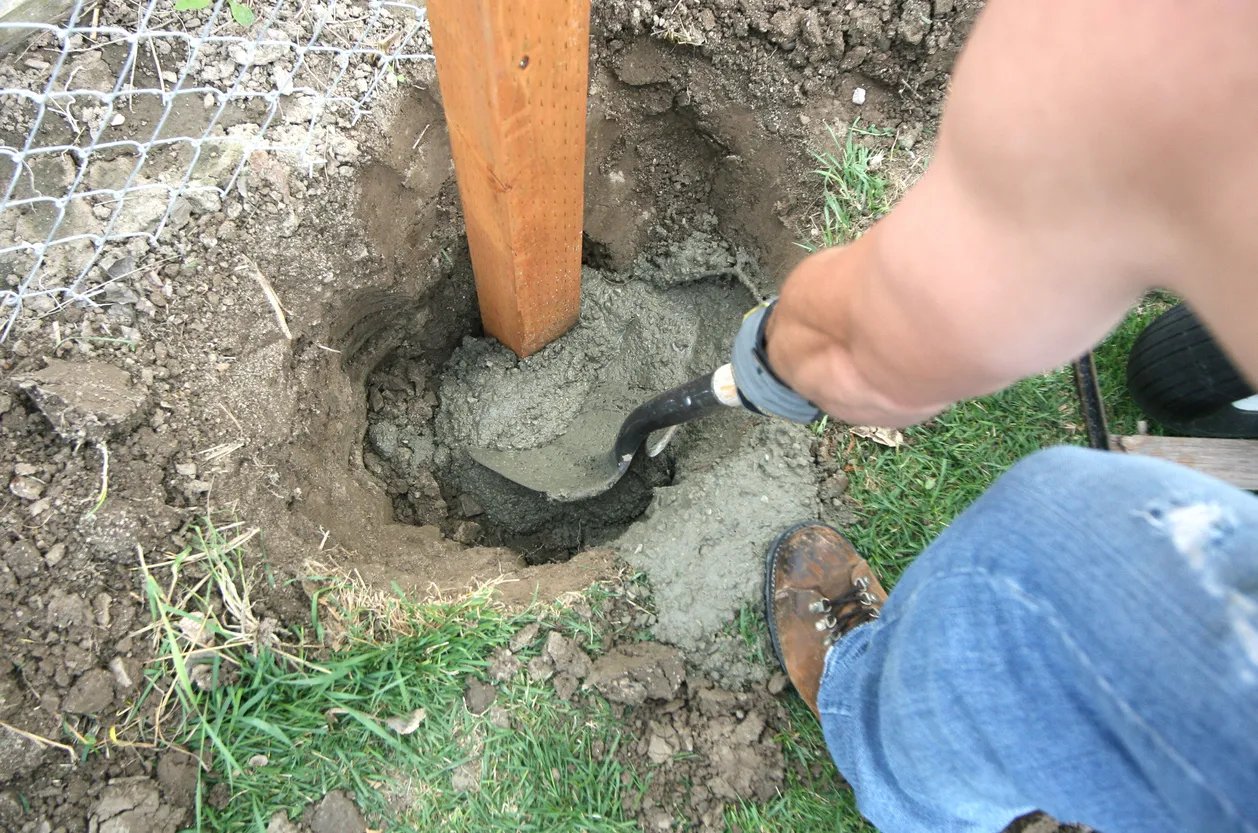 Setting a new fence post in concrete to replace a rotted post